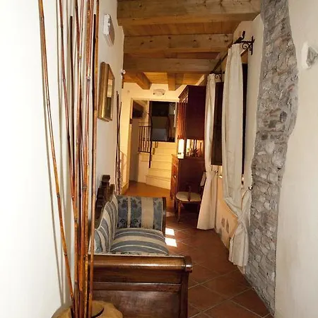 Lavinium Bed & Breakfast 3*