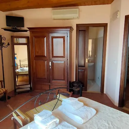 B&B Lavinium Bed & Breakfast 3*